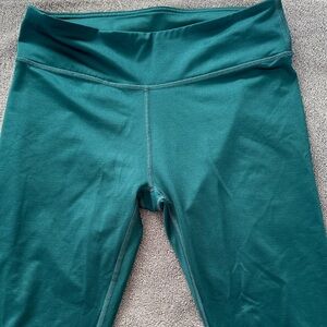 Fabletics Women's Teal crop Leggings